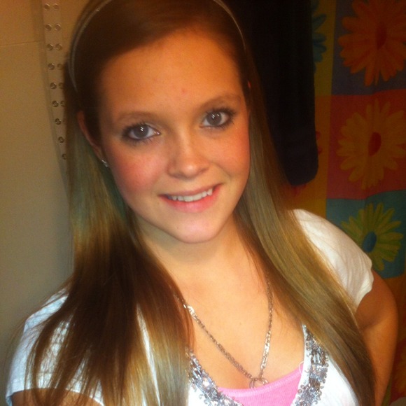 Profile Picture of Alexis Erdley (@ajerdley) on Poshmark