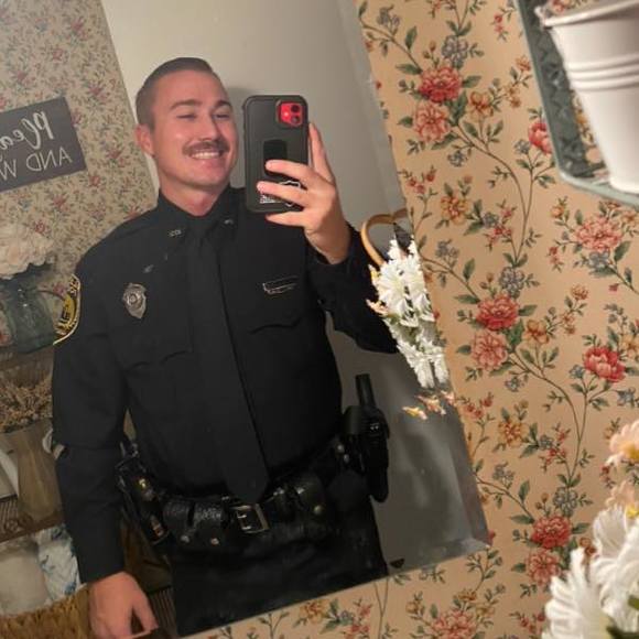 Profile Picture of Chris Ellison (@chrisellison215) on Poshmark