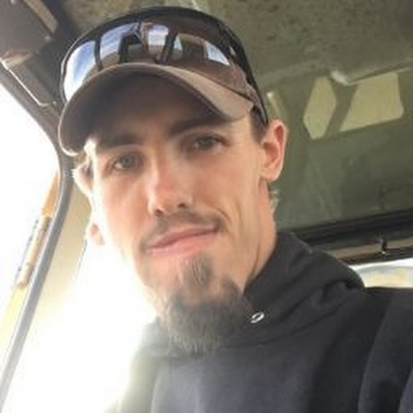 Profile Picture of Daniel Fithian (@danielfithian) on Poshmark