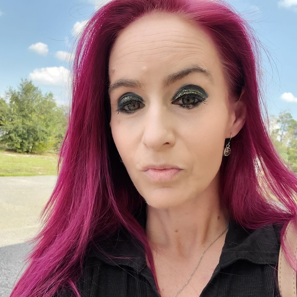 Profile Picture of Jenn Pelliccio (@jen_pelliccio) on Poshmark