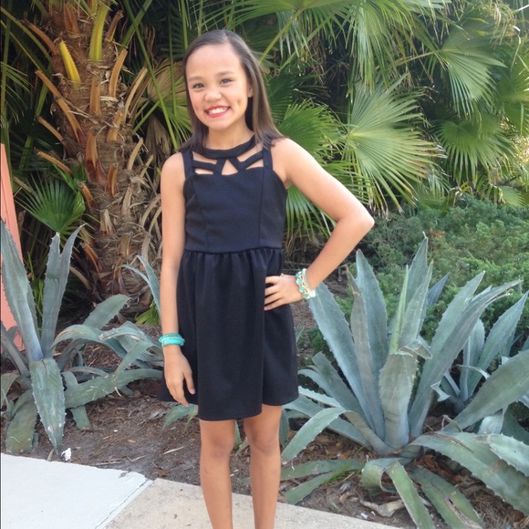 Profile Picture of Isabelle Reyes (@risabelle_) on Poshmark