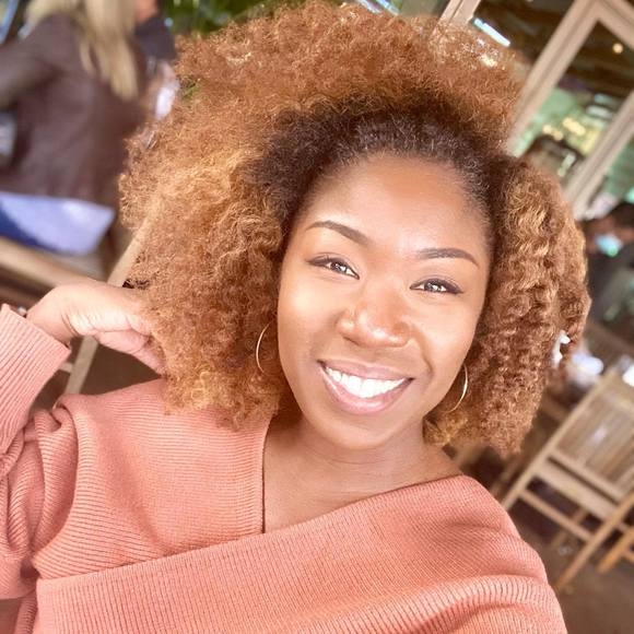 Profile Picture of Erin Relford (@erelford) on Poshmark