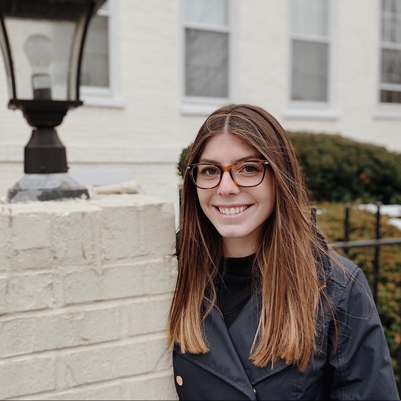 Profile Picture of Karly Hahn (@karlyhahn13) on Poshmark