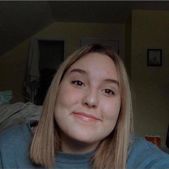 Profile Picture of Bailey Aines (@baileyaines) on Poshmark