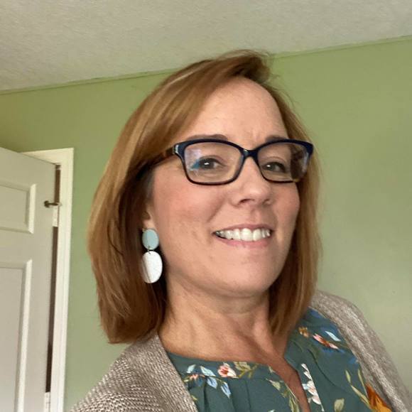 Profile Picture of Jill Kiefer (@jill_kiefer) on Poshmark
