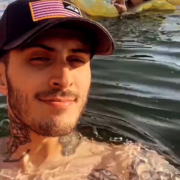 Profile Picture of James Barton (@jamesbarton137) on Poshmark