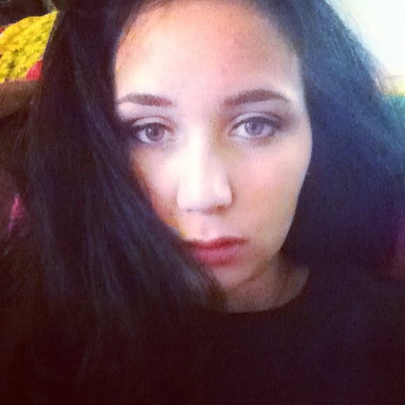 Profile Picture of Charlotte Wilson (@charlieree1) on Poshmark