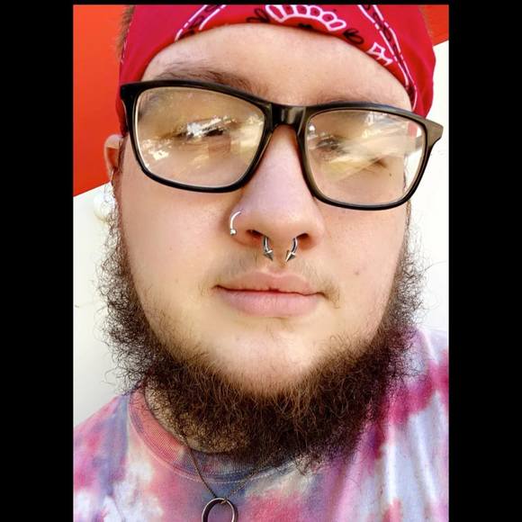 Profile Picture of Dilan Van slyke (@dilanvanslyke4) on Poshmark