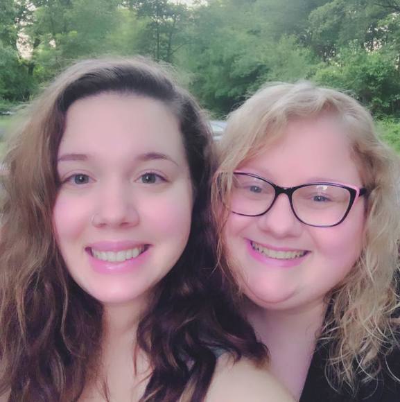 Profile Picture of Laura Unglesbee (@lala0185) on Poshmark