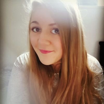 Profile Picture of Laura Cook (@laurasorus_rex) on Twitter