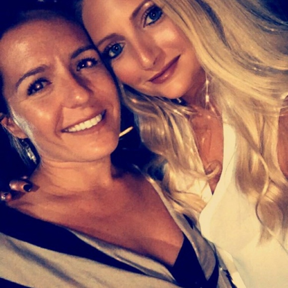 Profile Picture of Julianna Vermillion (@jewelz8186) on Poshmark