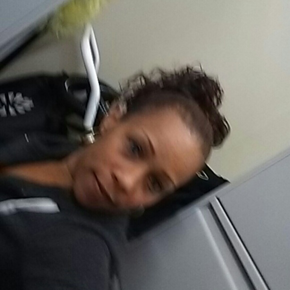 Profile Picture of Cynthia Fargas (@cynthia114) on Poshmark