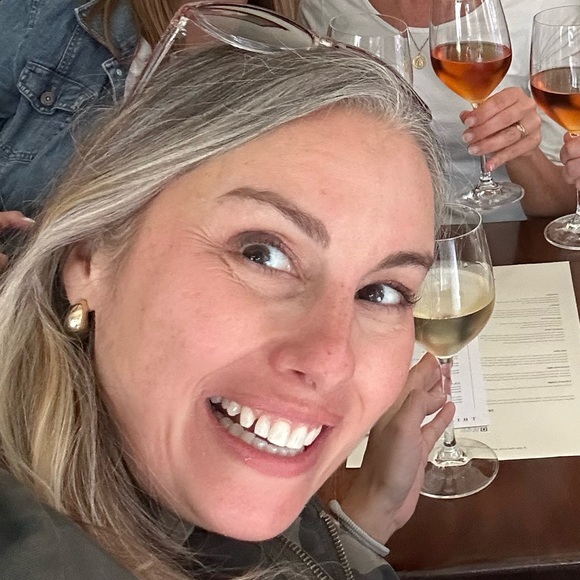 Profile Picture of Sonja Rivera (@rivera_sonja) on Poshmark