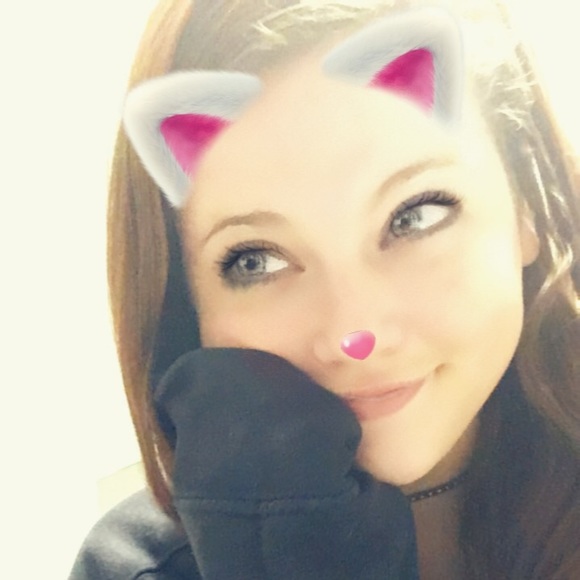 Profile Picture of Casey Mainetti (@casefacee13) on Poshmark