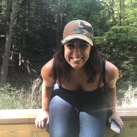 Profile Picture of Dawn Mcculloch (@dawnmcculloch) on Poshmark