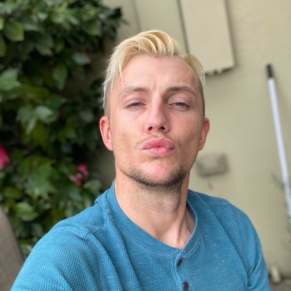 Profile Picture of Joshua Chambers (@joshman1984) on Poshmark
