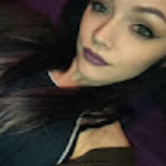 Profile Picture of Samantha Pischke (@samanthapisc333) on Poshmark