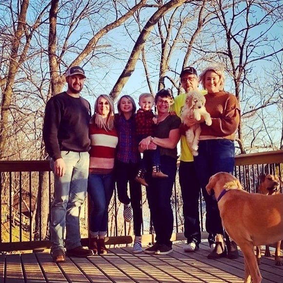 Profile Picture of Janelle n marty Phillips (@mjphilmar) on Poshmark