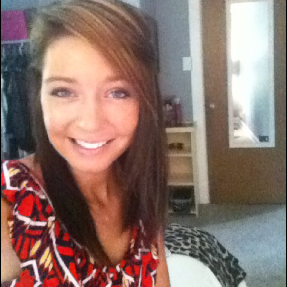 Profile Picture of Chloe Larson (@chloelinden) on Poshmark