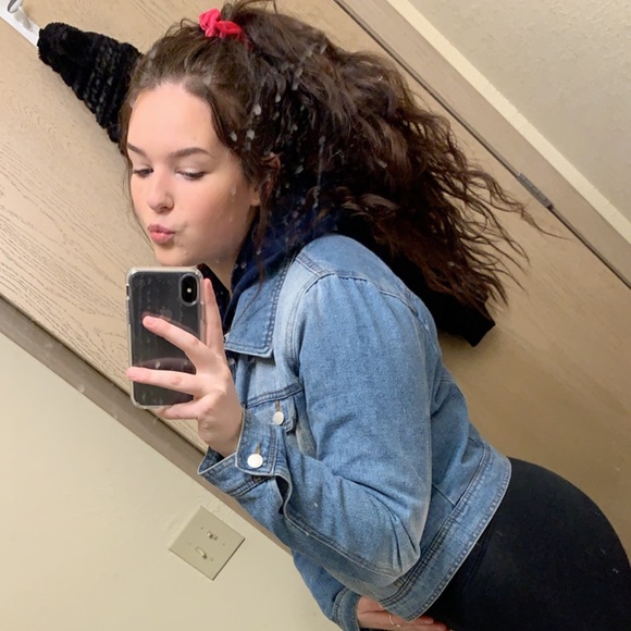 Profile Picture of Taylor Kern (@taylorkern69) on Poshmark