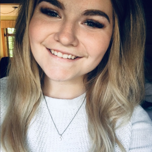 Profile Picture of Alexandra Letarte (@a_letarte) on Poshmark