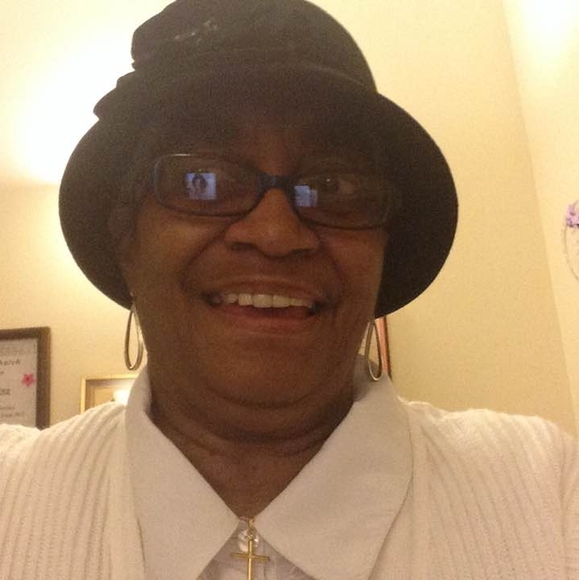 Profile Picture of Delores Gatling (@tennisdbg) on Poshmark