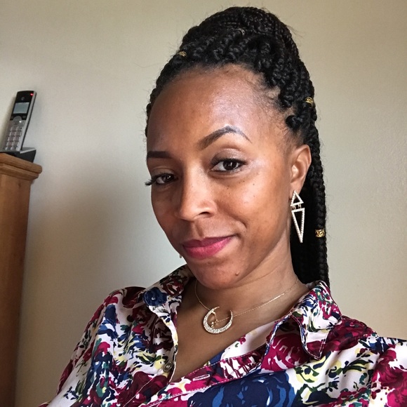 Profile Picture of Stephanie Esdaile (@sesdaile) on Poshmark