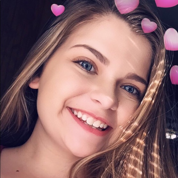 Victoria Rollins - Poshmark Profile Picture of Victoria Rollins (@vrollins18) on Poshmark