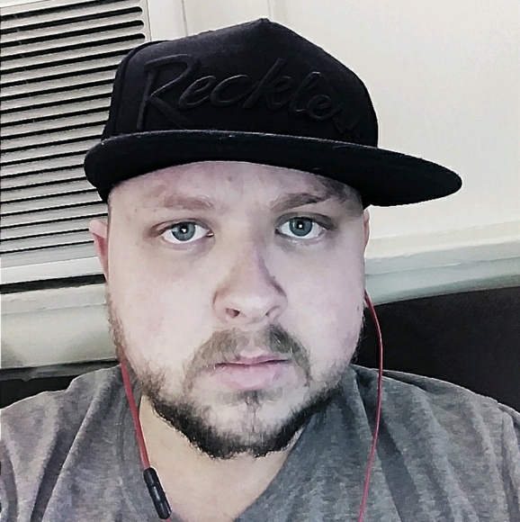 Profile Picture of Andrew Charboneau (@charboneau91) on Poshmark