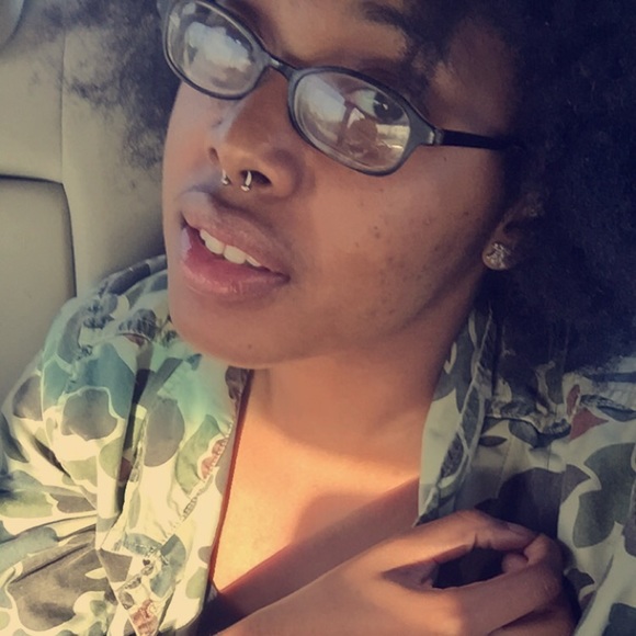 Profile Picture of Bianca Cherry (@iloveoctavia) on Poshmark