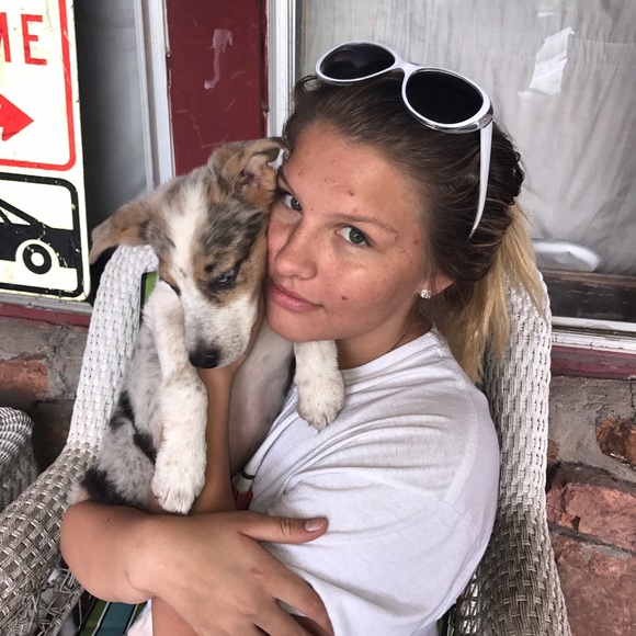 Profile Picture of Evie Trzcinski (@evietrzcinski1) on Poshmark