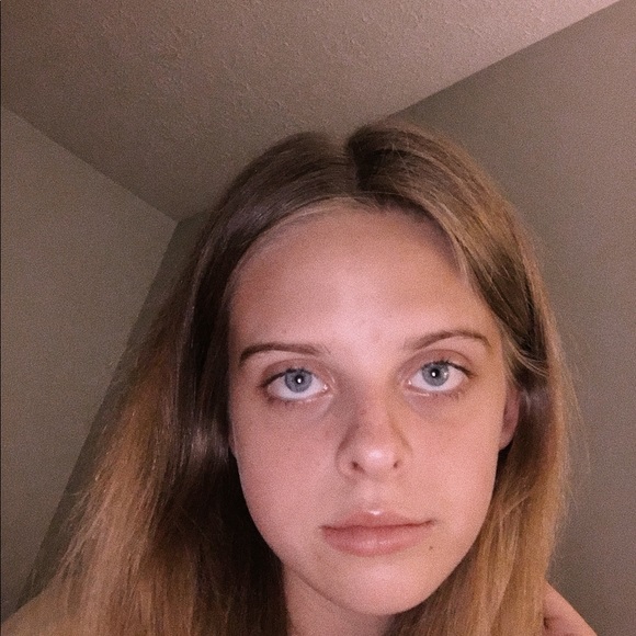 Profile Picture of Chloe Schroeder (@chloe4296) on Poshmark