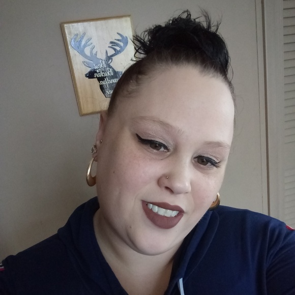 Profile Picture of Brittney Browne (@brittneybrowne) on Poshmark