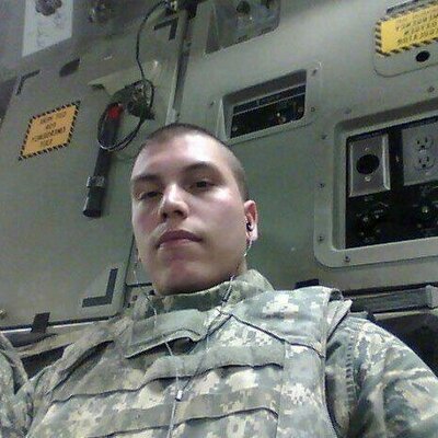 Profile Picture of Ian Nevarez (@IanMarsh03) on Twitter