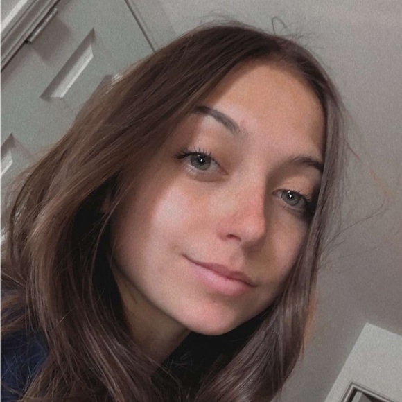 Profile Picture of Faith Honoski (@faithflips113) on Poshmark