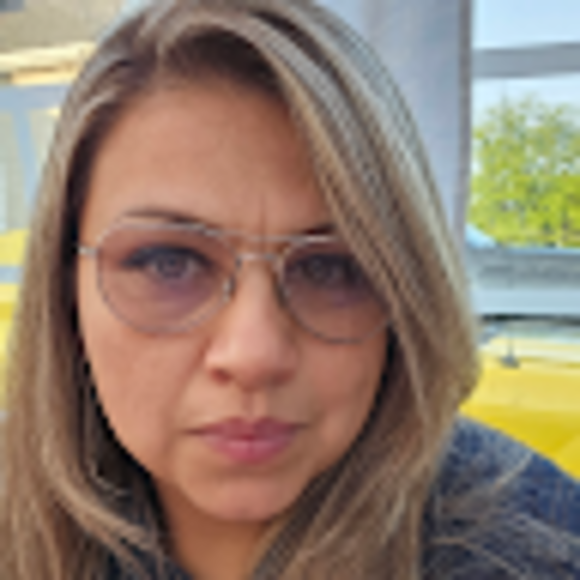 Profile Picture of Mercedes Perez (@mrcdsprzrdz) on Poshmark