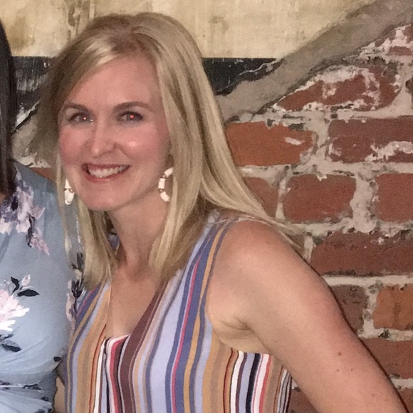 Profile Picture of Lisa Englert (@lbeng) on Poshmark