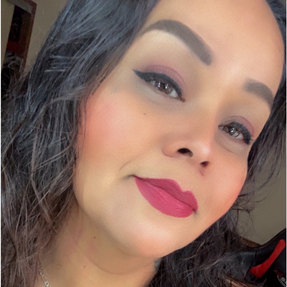 Profile Picture of Cruz Laura (@ruiz_laura00) on Poshmark