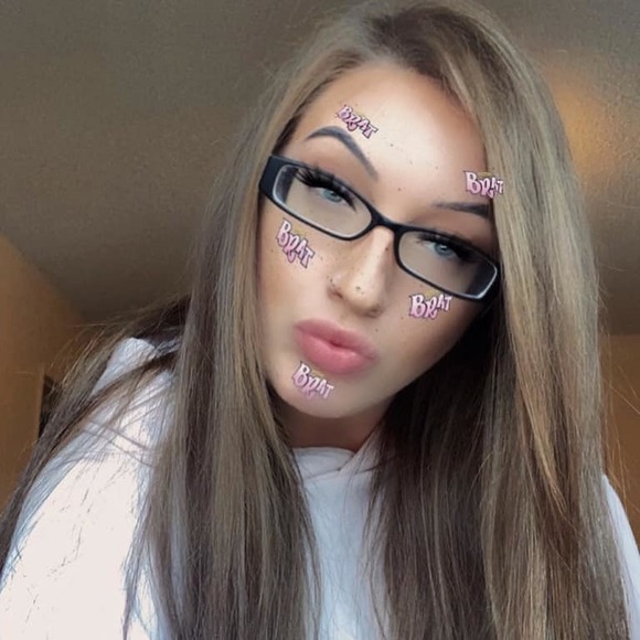 Profile Picture of Dani Stevenson (@daniiellaa_xo) on Poshmark