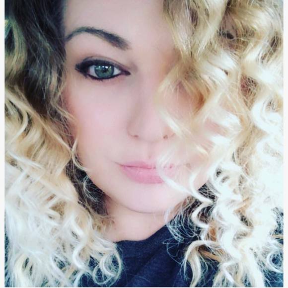 Profile Picture of Courtney Faine (@boojeeblondee) on Poshmark