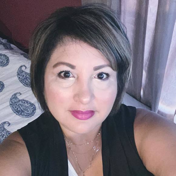 Profile Picture of Lisa Lara (@vpt5039) on Poshmark