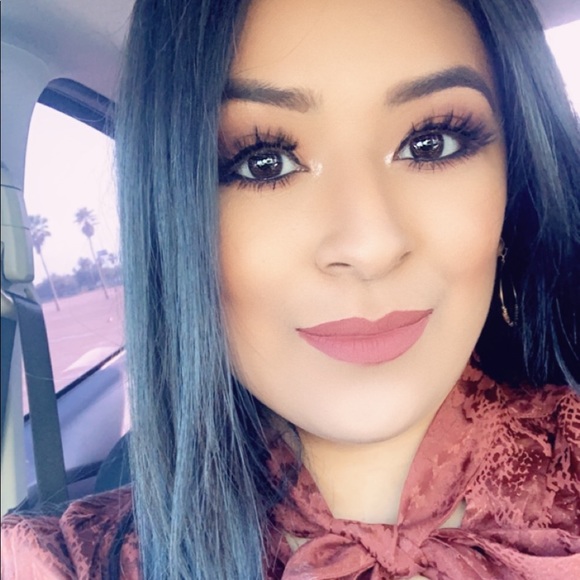 Profile Picture of Araceli Bueno (@aracelibueno987) on Poshmark