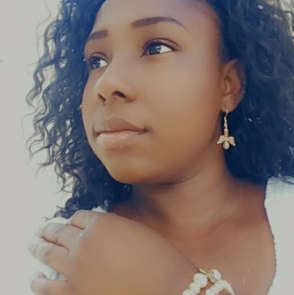 Profile Picture of Robin Persaud (@rbnkirkland) on Poshmark
