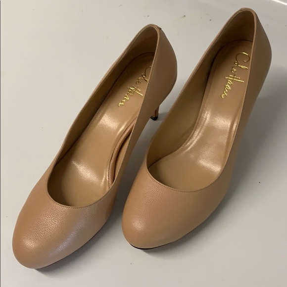 Profile Picture of Shelly Li (@shelly1436) on Poshmark