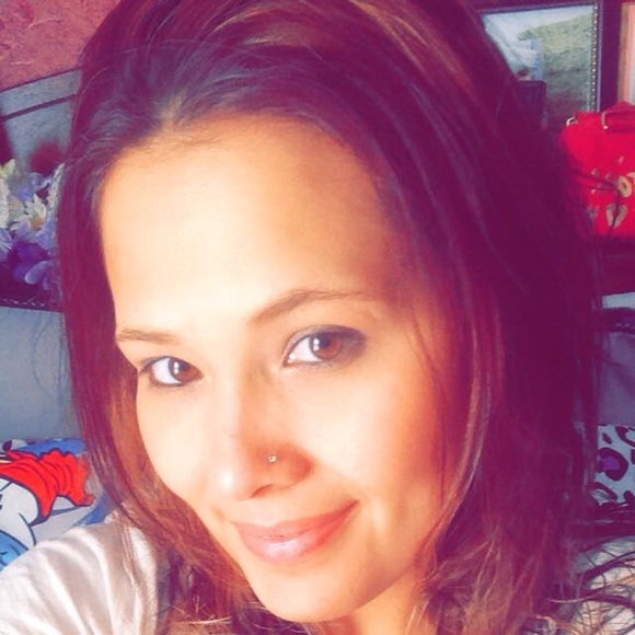 Profile Picture of Angela Belgarde (@angelaaa85) on Poshmark