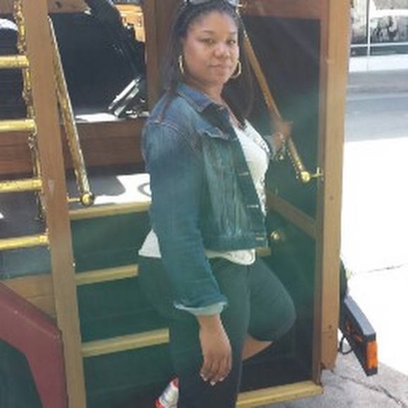 Profile Picture of Lavette Ross (@lavetteross) on Poshmark