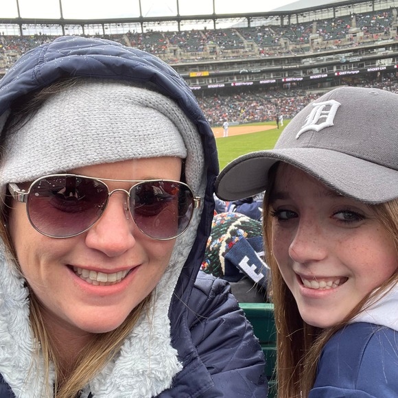 Profile Picture of Laura Ambler (@lambler2023) on Poshmark