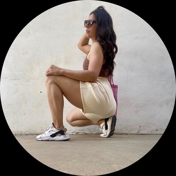 Profile Picture of Desi Nudd (@desi_____) on Poshmark