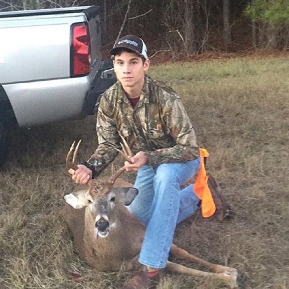 Profile Picture of Josh Hunt (@josh_hunt01) on Poshmark