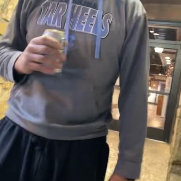 Profile Picture of Tony Everhart (@everhart23) on Poshmark